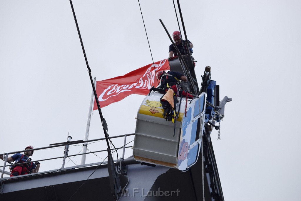 Koelner Seilbahn Gondel blieb haengen Koeln Linksrheinisch P168.JPG - Miklos Laubert